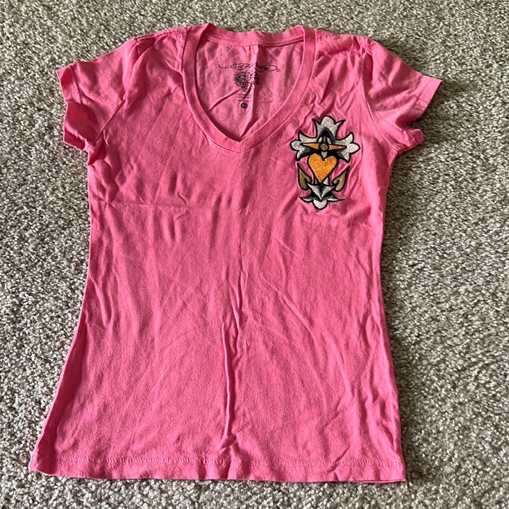 Lightly worn pink Ed hardy size xs v neck womans cross dagger shirt w heart